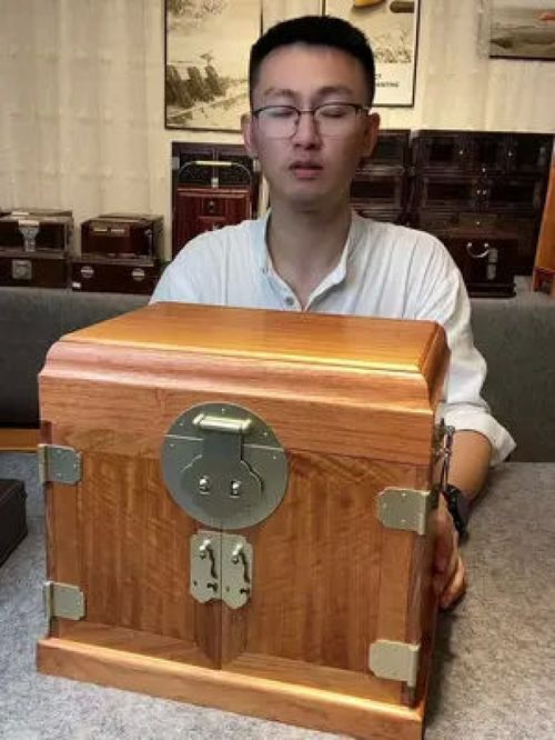 精工细作的官皮箱,是不是您心中的经典 源头实力厂家 红木 红木工艺品 手艺人 真材实料